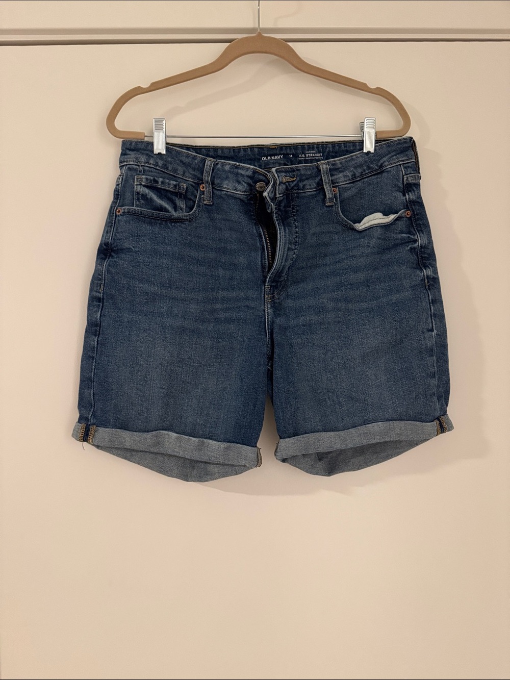 Old Navy women’s Medium Blue Rolled Cuff Denim Shorts